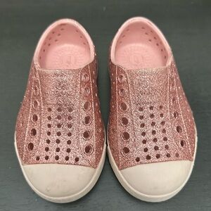 Native Jefferson baby/toddler size 5 glitter pink shoes